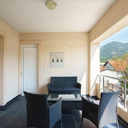 Apartments Lora بار المظهر الخارجي الصورة