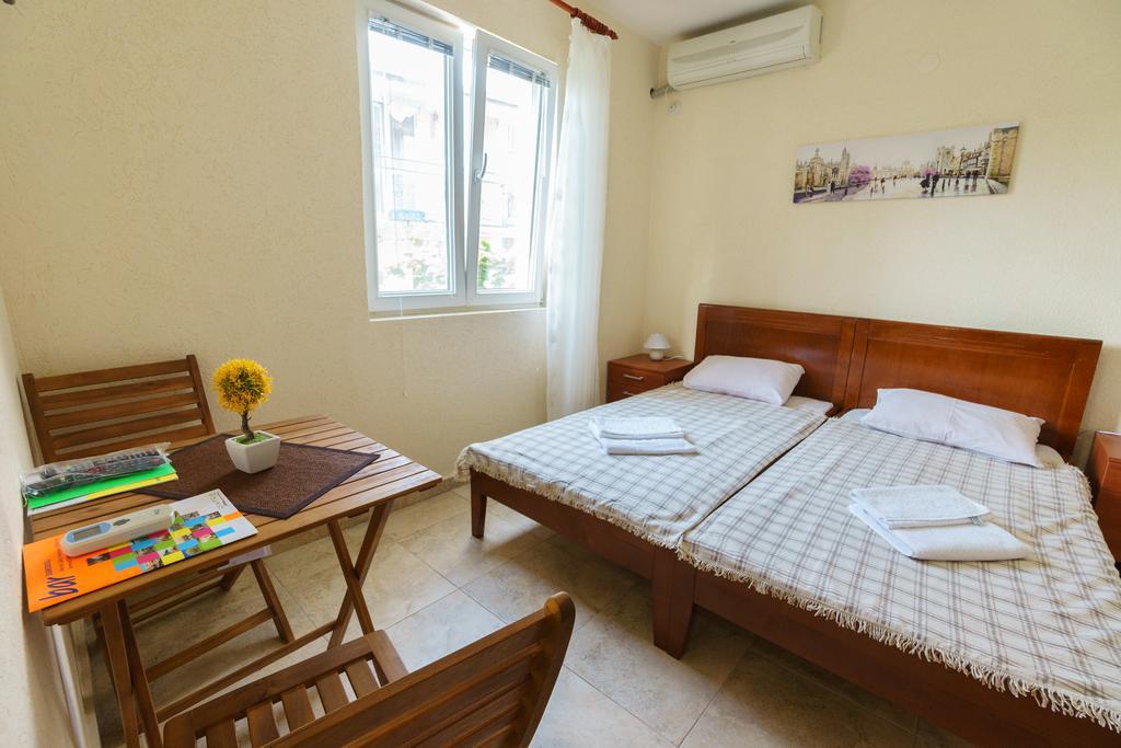 Apartments Lora بار المظهر الخارجي الصورة