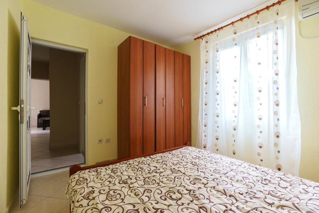 Apartments Lora بار المظهر الخارجي الصورة