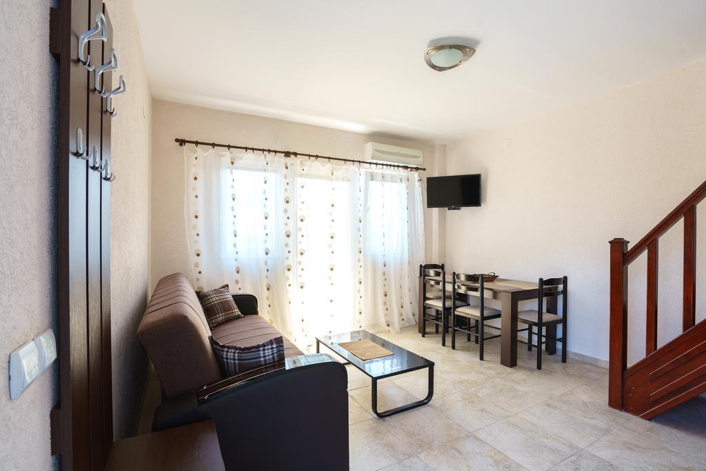 Apartments Lora بار المظهر الخارجي الصورة