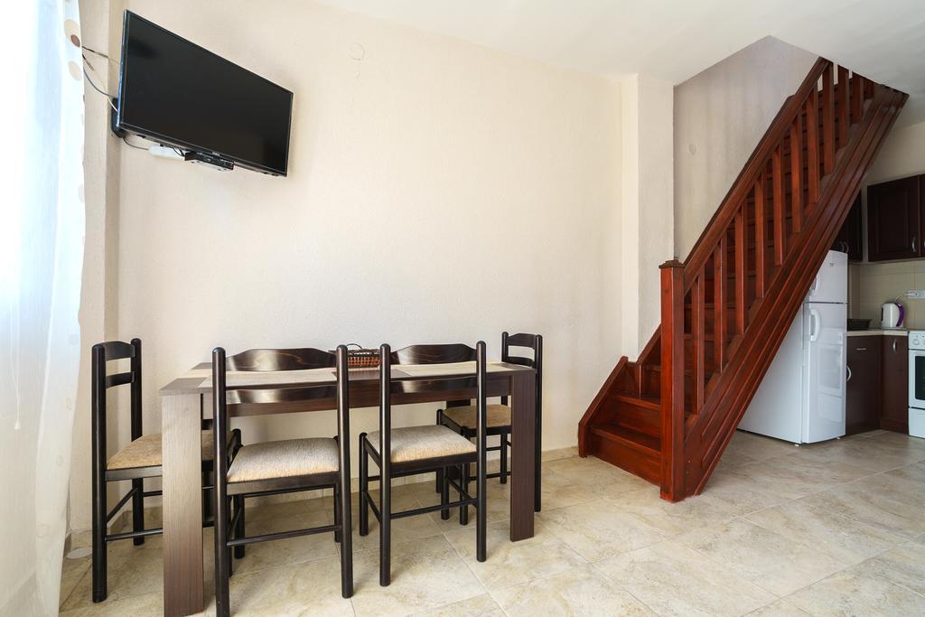 Apartments Lora بار المظهر الخارجي الصورة