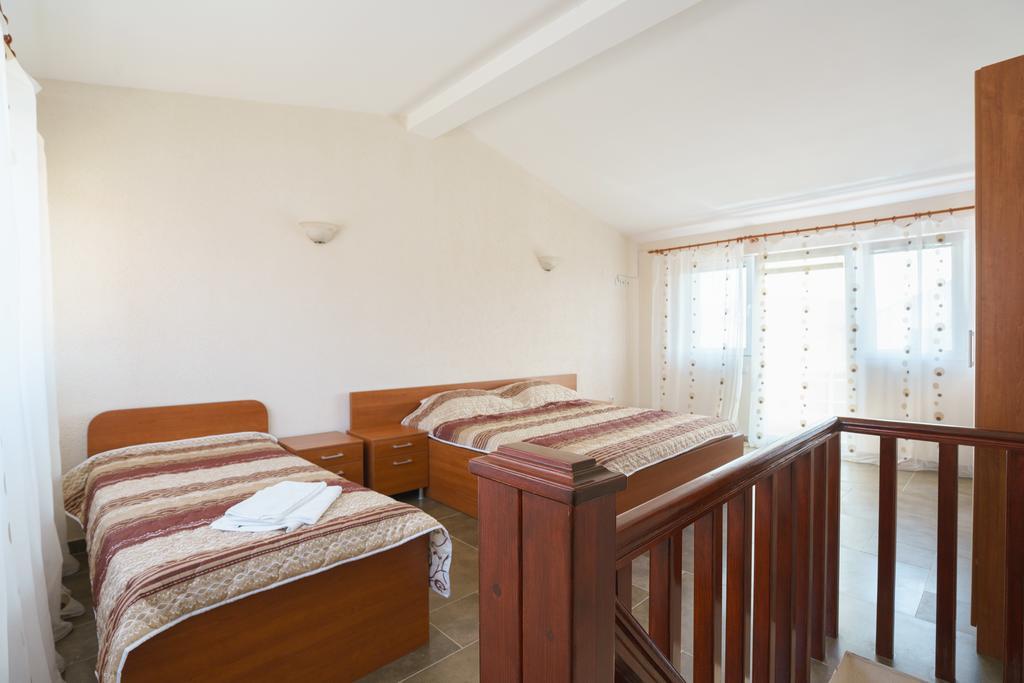 Apartments Lora بار المظهر الخارجي الصورة