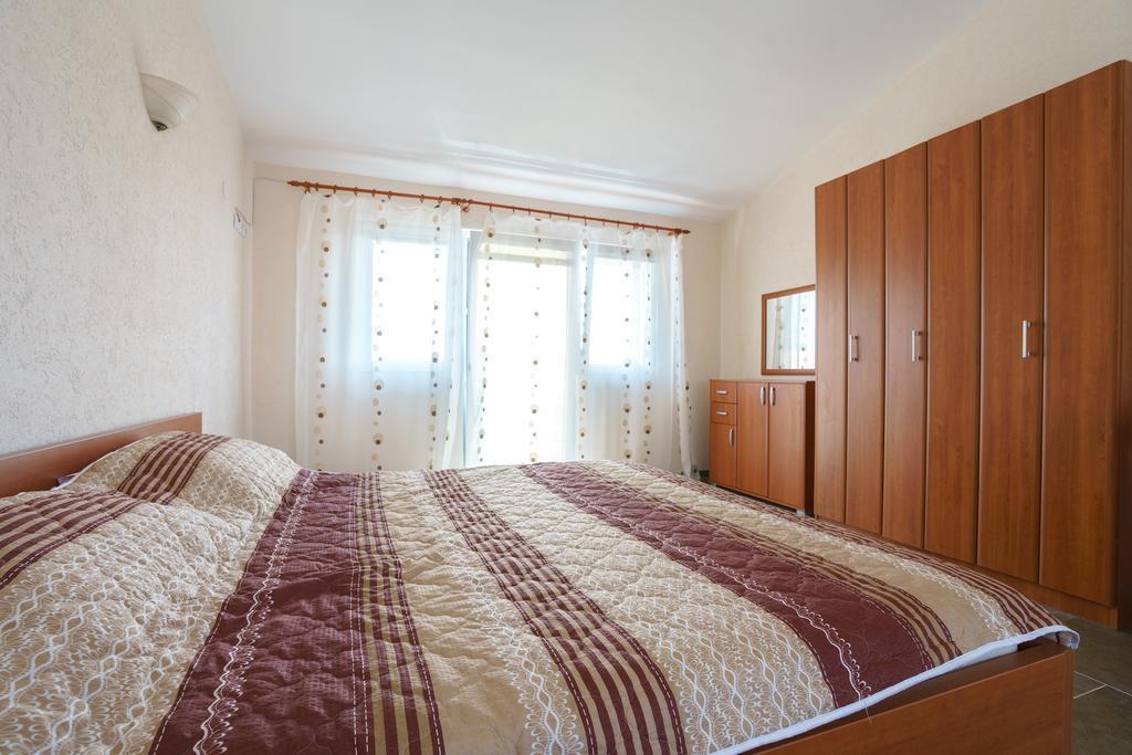 Apartments Lora بار المظهر الخارجي الصورة