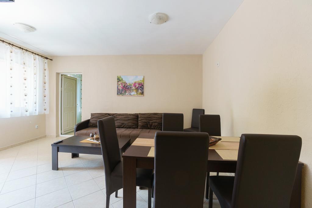 Apartments Lora بار المظهر الخارجي الصورة