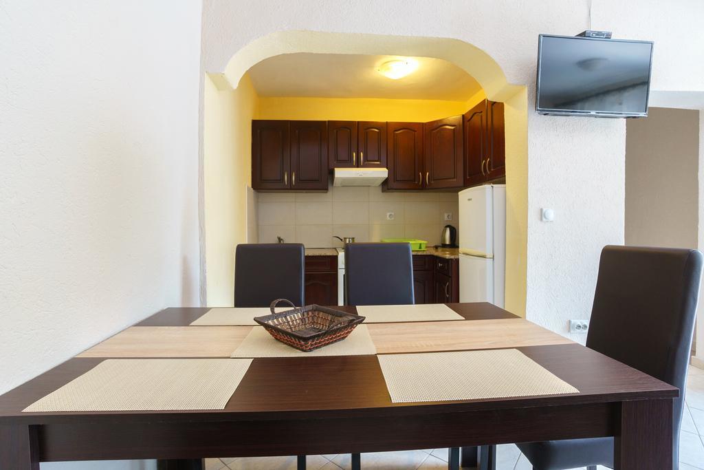 Apartments Lora بار المظهر الخارجي الصورة